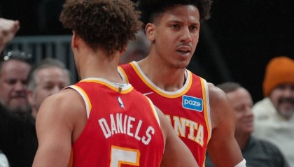 开云网页版中国官网-升第八！老鹰大胜雄鹿豪取9连胜 杰伦23+10+12麦科勒姆30+7三分